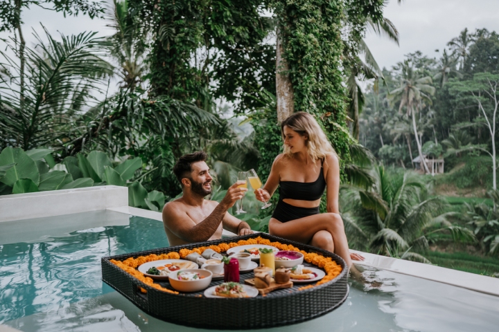 floating breakfast 2
