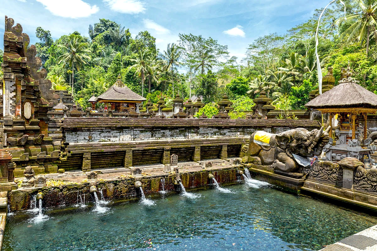 Melukat at Tirta Empul, Bali